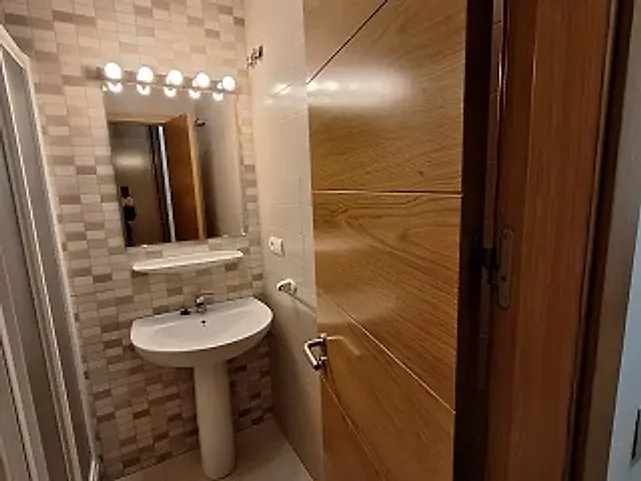 Baño con lavabo – Venta Estudio en Benalmádena Avenida de Salvador Vicente