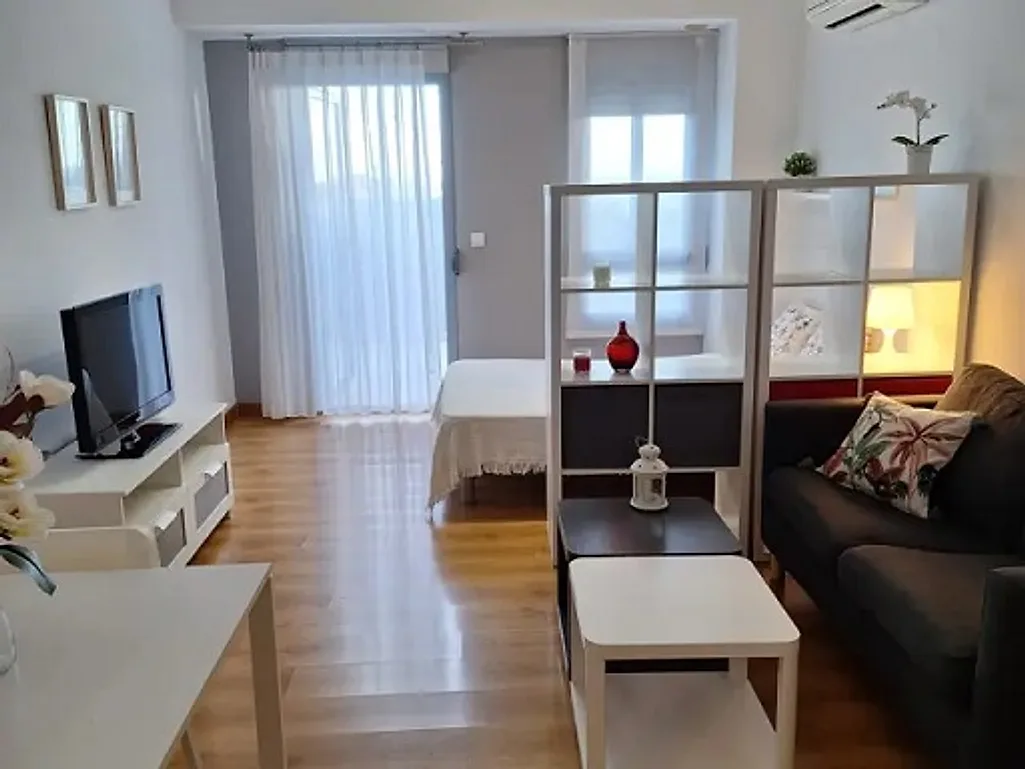 Estudio con zona de salón y dormitorio – Venta Estudio en Benalmádena Avenida de Salvador Vicente