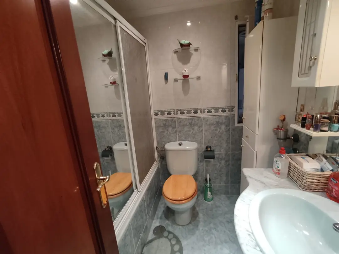 Baño con bañera – Piso en Carlos III