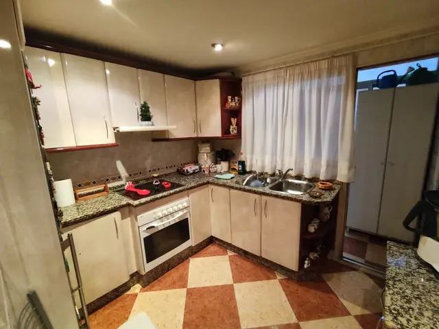 Cocina amueblada – Piso en Carlos III