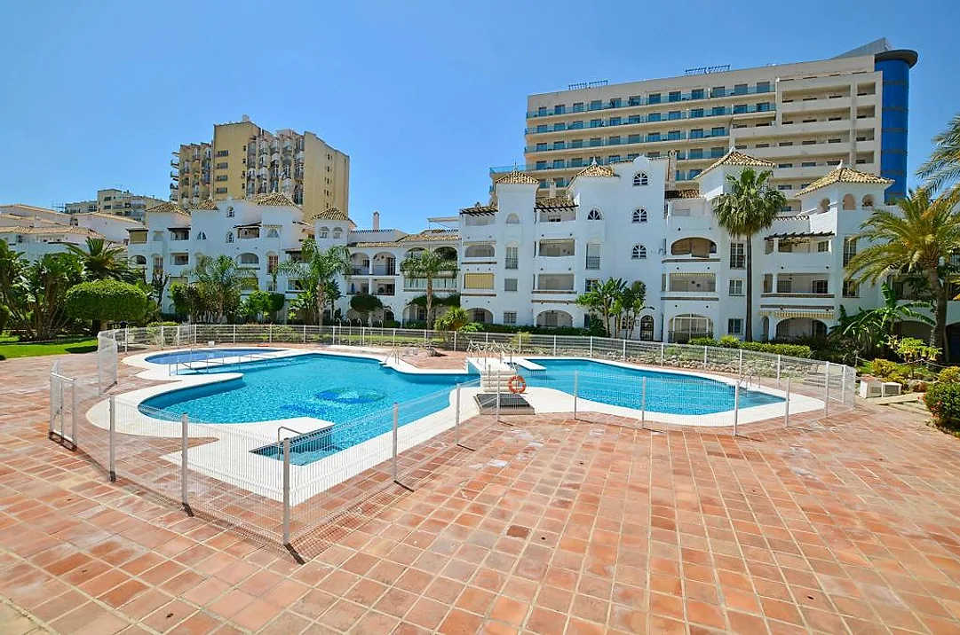 Piscina privada de la propiedad en chollo en Benalmádena, ideal para disfrutar del clima