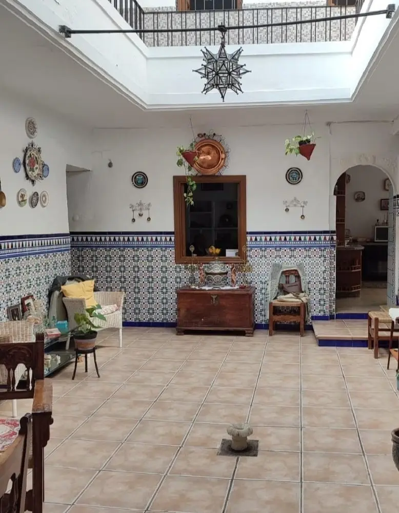Patio cordobés con azulejos – Venta Casa Calle Obispo López Criado