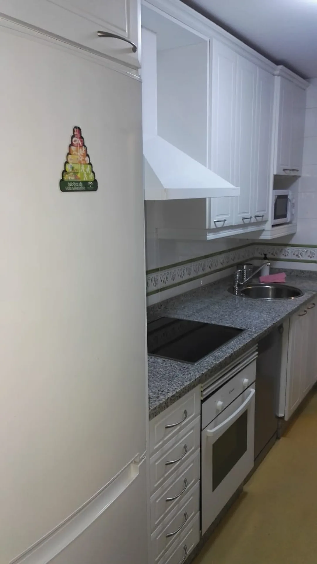 Cocina con vitrocerámica – Piso en venta en calle Victoria Kent