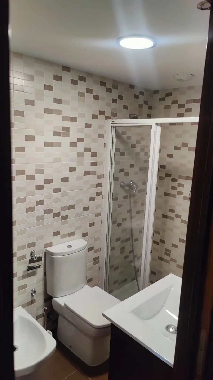 Baño con ducha – Venta piso Córdoba Zona Hospital Quirón