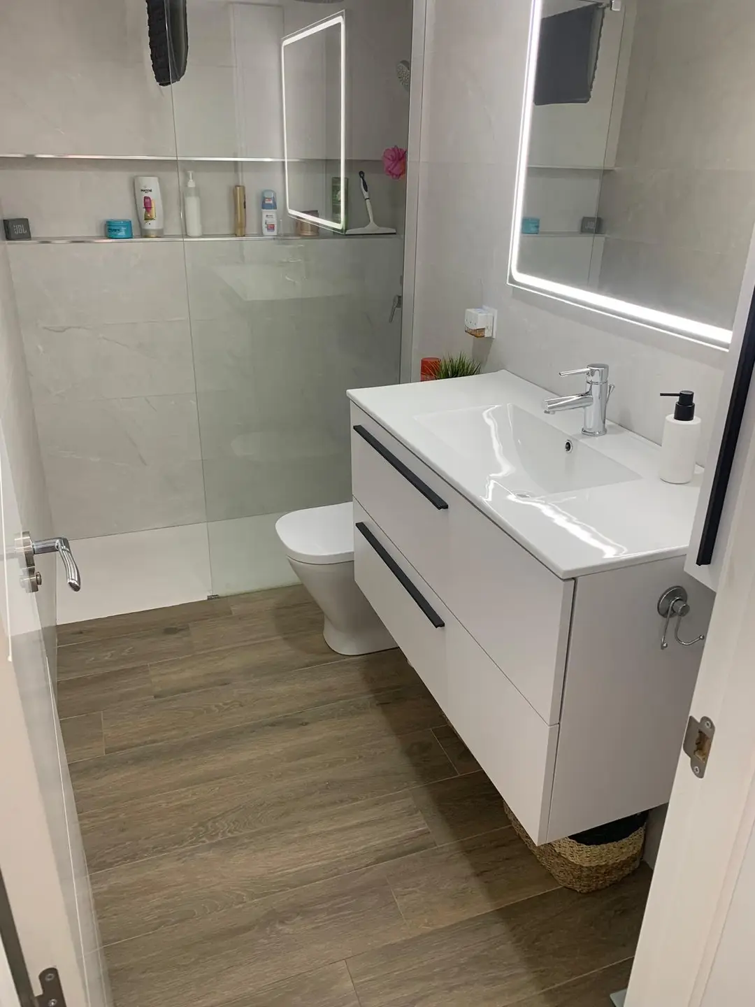 Baño reformado con ducha – Piso Segunda Mano Urbanización Azahara