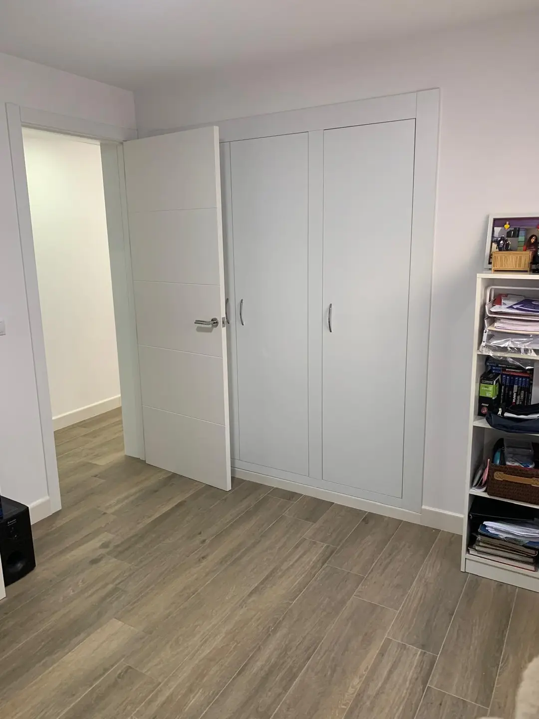 Dormitorio con armario empotrado – Piso Segunda Mano Urbanización Azahara