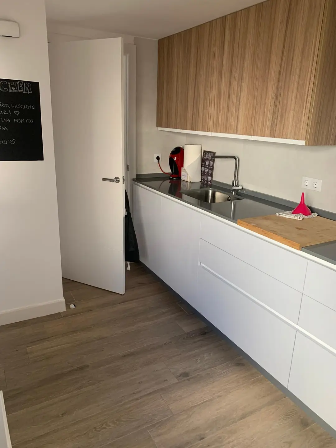 Cocina blanca con fregadero – Piso Segunda Mano Urbanización Azahara