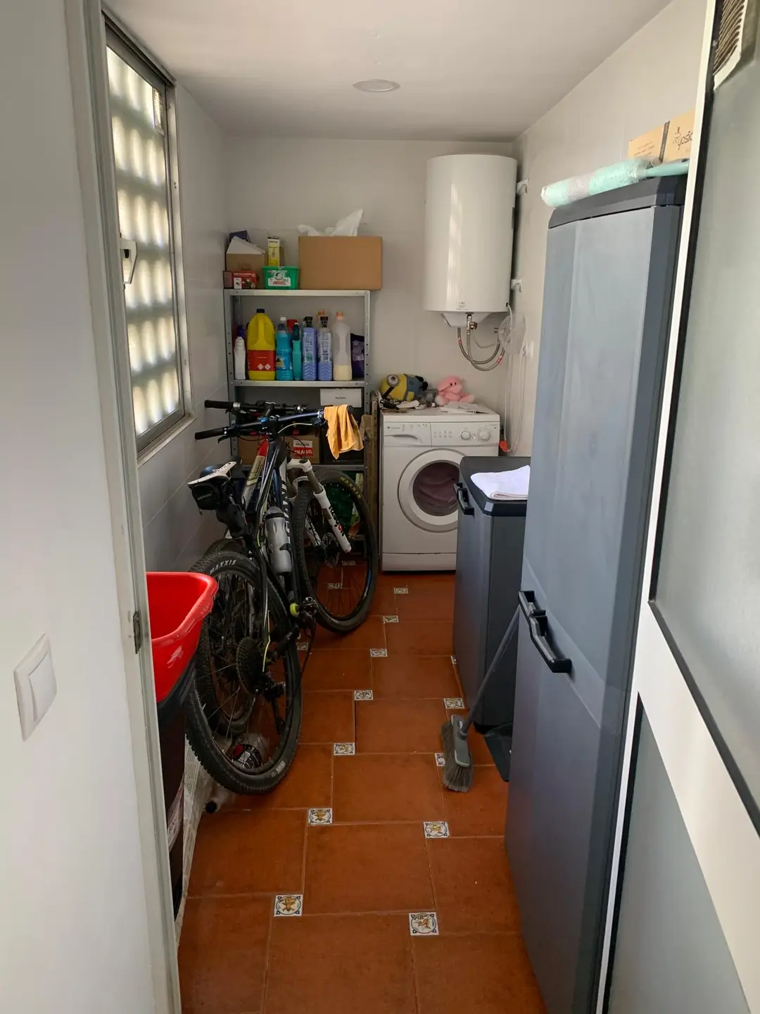 Lavadero con lavadora – Piso Segunda Mano Urbanización Azahara