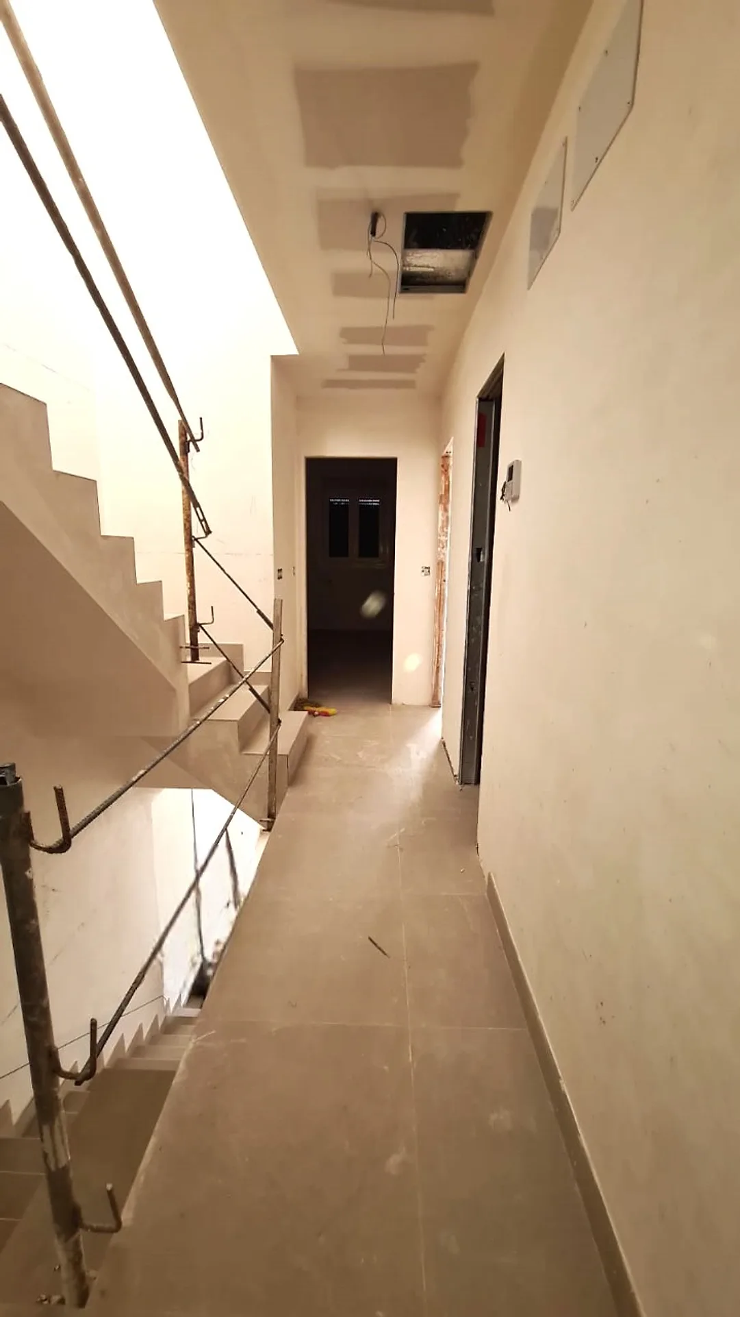 Escalera y pasillo – San Rafael de la Albaida