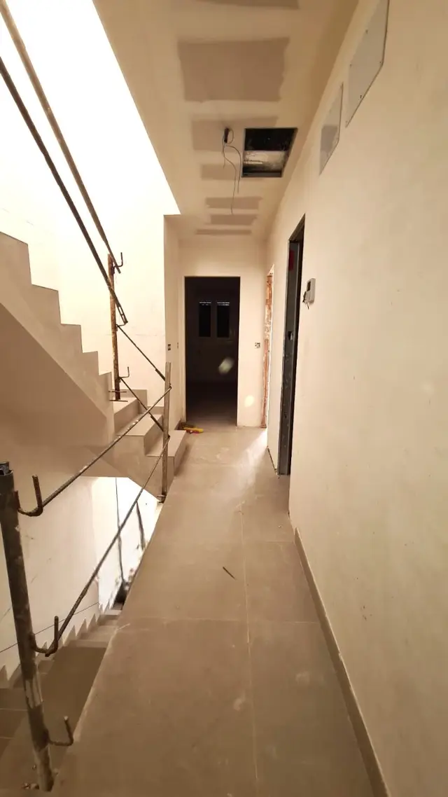 Escalera y pasillo – San Rafael de la Albaida