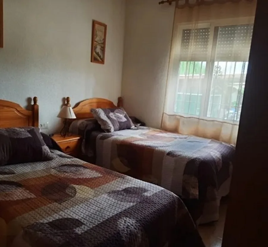 Dormitorio con dos camas – Terrenos en Venta en Córdoba