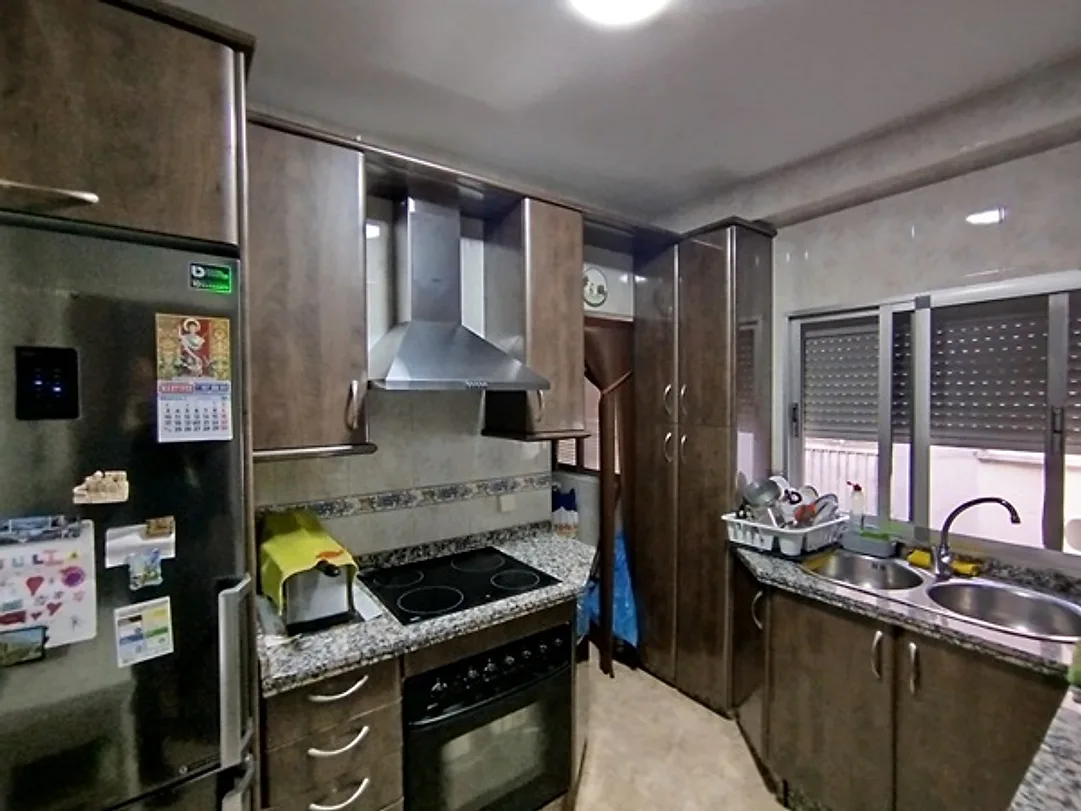 Cocina con frigorífico y horno – Casas baratas de Córdoba