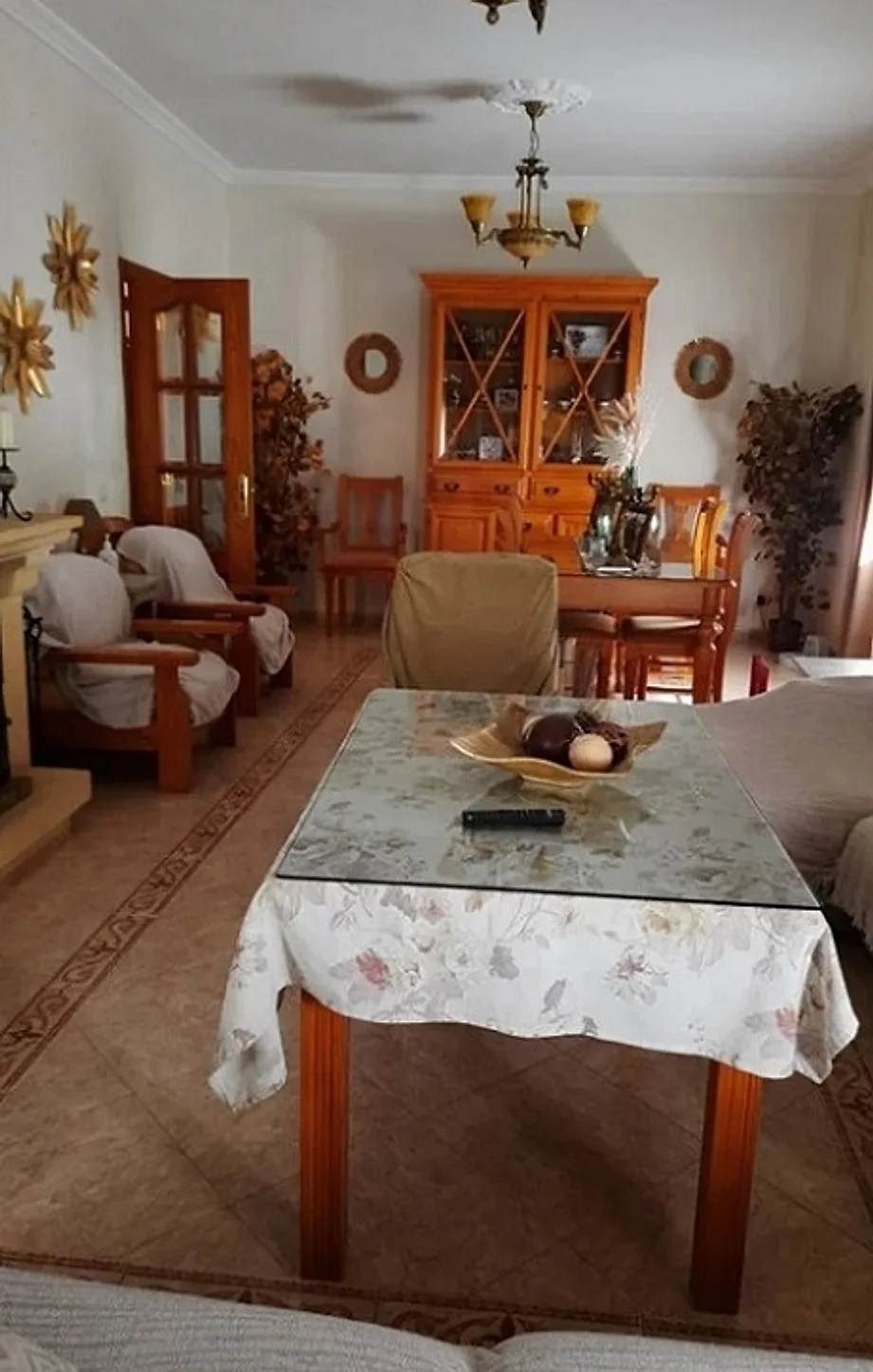 Salón comedor con vitrina – Terrenos en Venta en Córdoba