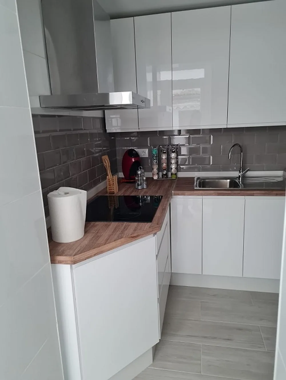 Cocina con vitrocerámica – Venta Vivienda Córdoba Parque Cruz Conde