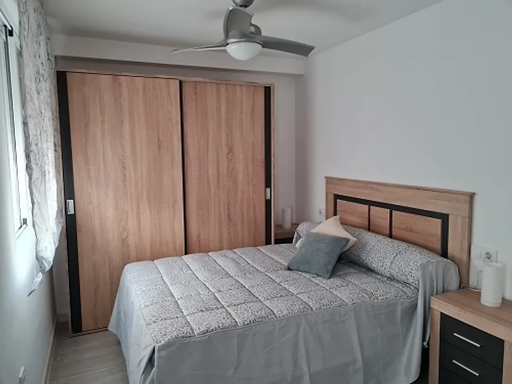 Dormitorio con armario empotrado – Venta Vivienda Córdoba Parque Cruz Conde