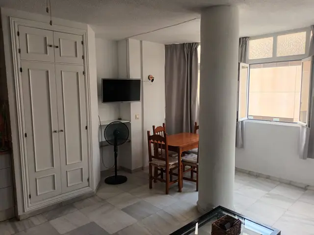 Estancia con armario y comedor – Estudio La Noria San Luis de Sabinillas