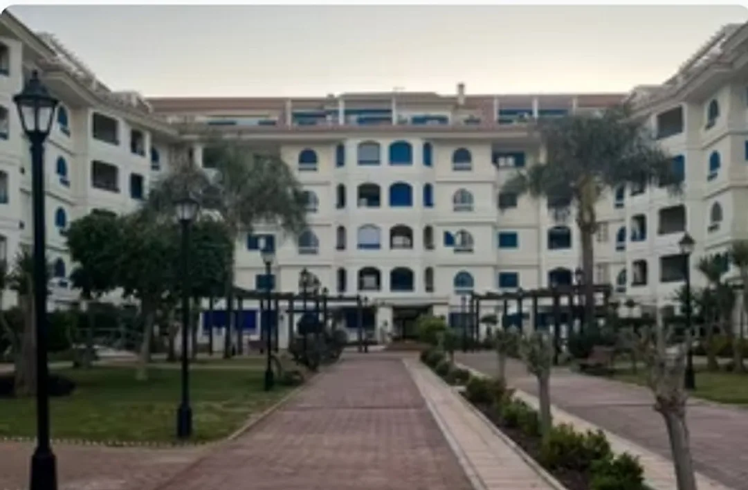 Urbanización con jardines – Venta de apartamento en La Noria con piscina