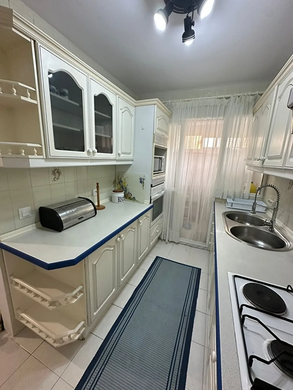 Cocina amueblada – Apartamento en venta con alquiler con opción a compra en San Luis de Sabinillas Manilva