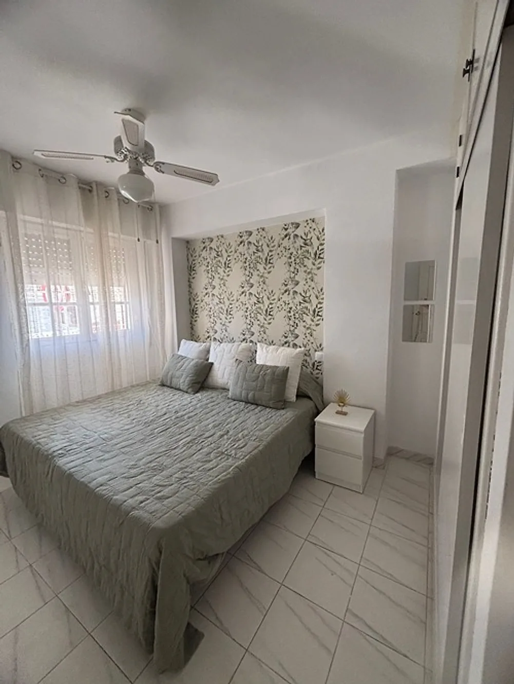 Dormitorio de matrimonio – Apartamento en venta con alquiler con opción a compra en San Luis de Sabinillas Manilva