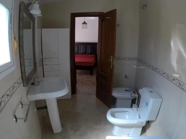 Baño con lavabo y bidé – Casa en Venta en Almodóvar del Río