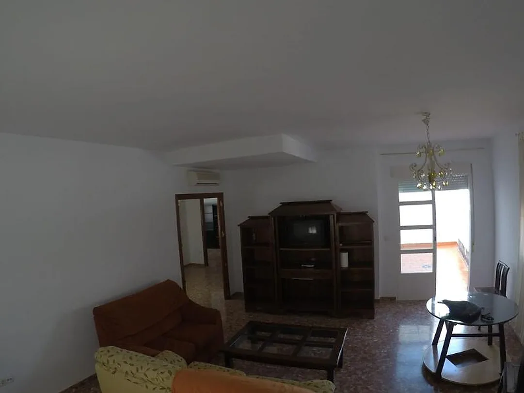 Salón amplio con salida al exterior – Casa en Venta en Almodóvar del Río