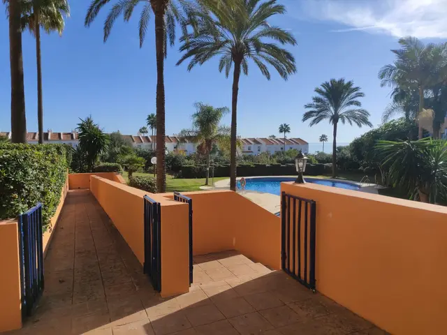 Apartamento en Manilva a 100 metros de la playa – Oportunidad en la Costa del Sol – foto 2