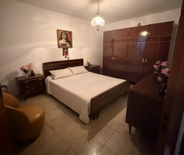 Dormitorio de matrimonio con armario – Chollo Piso a Reformar en Córdoba