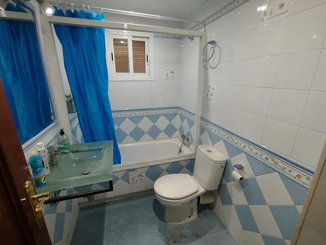 Baño con bañera – Piso en venta en Polígono Guadalquivir Córdoba 3 dormitorios