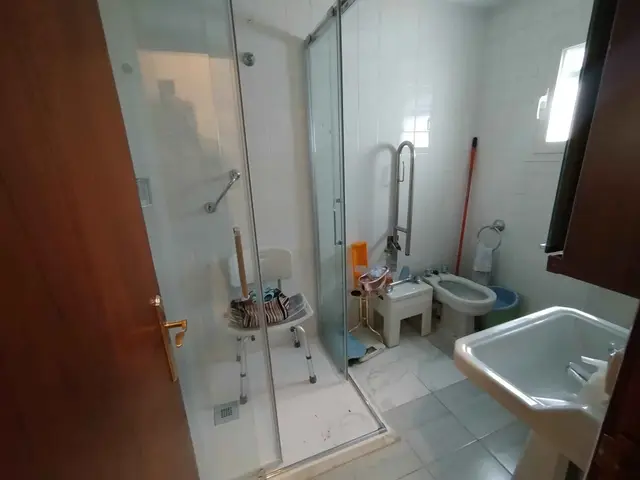 Baño con ducha y mampara – Venta Piso Calle San Pablo