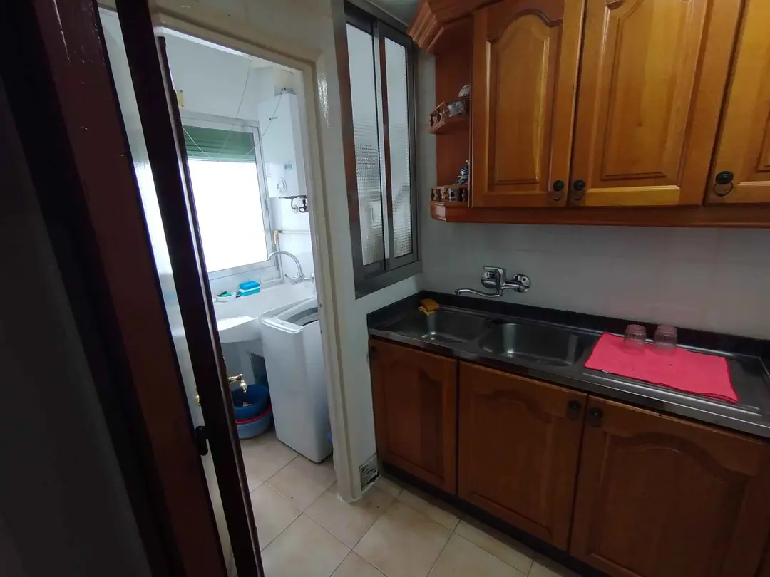 Cocina con muebles de madera – Venta Piso Calle San Pablo