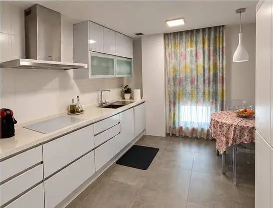 Cocina amplia y equipada del piso en venta en el Zoco, Córdoba