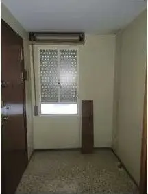 Entrada del piso para reformar en Santa Rosa