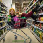 Productos en un supermercado con etiquetas de precio, ejemplo práctico del Índice de Precios al Consumidor (IPC)